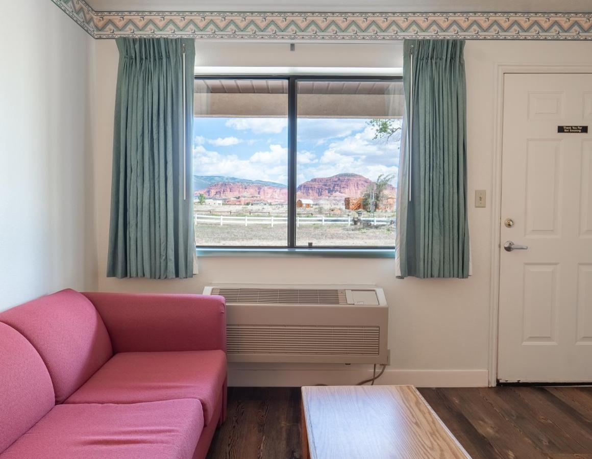 Motel Torrey Bagian luar foto